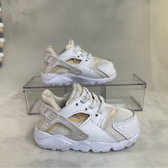 Nike Huarache White Cream Baby Sneakers Sleek Design Size 4C - Picture 8 of 8